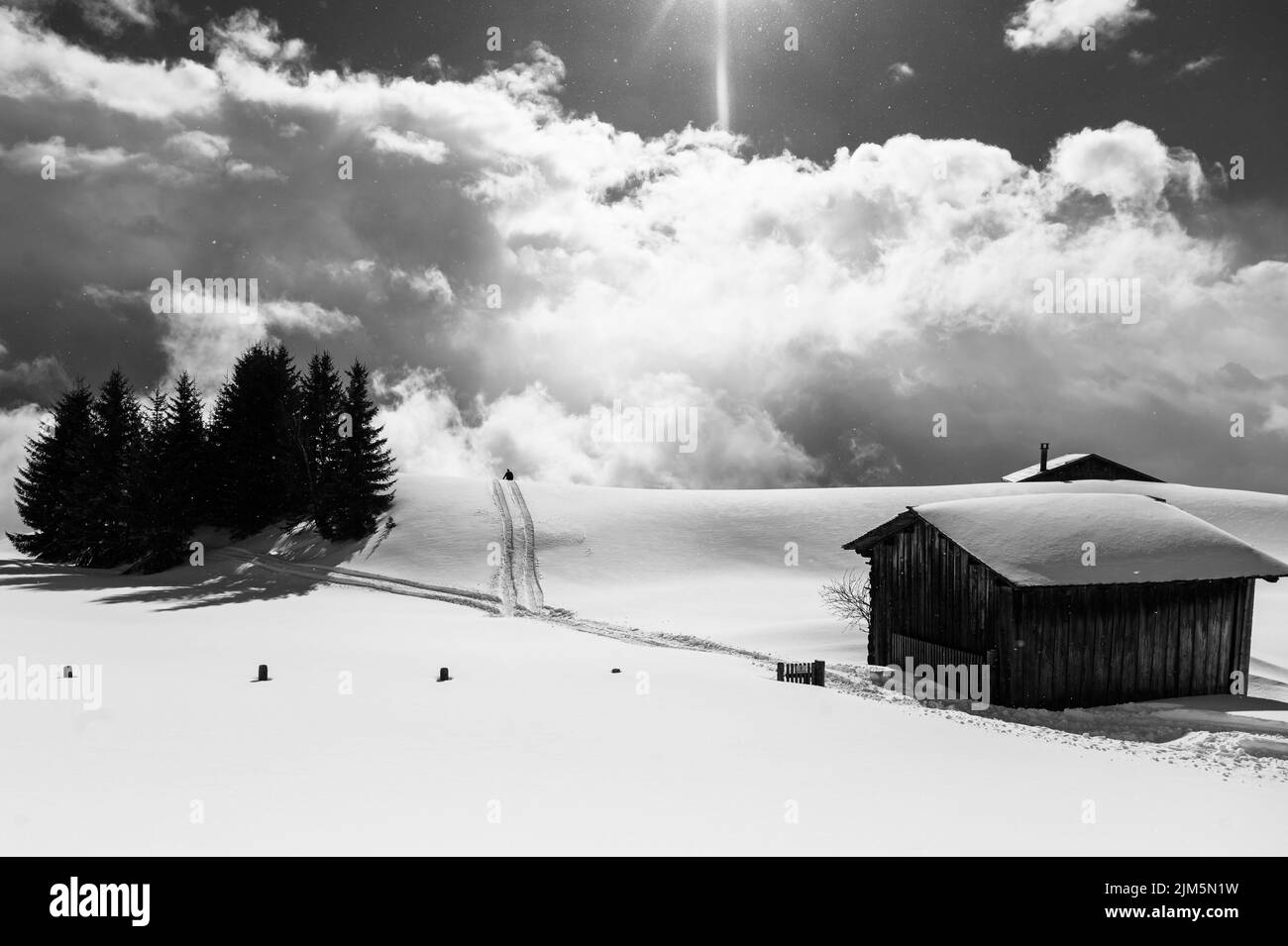 une photo d'une belle colline enneigée en autriche Banque D'Images