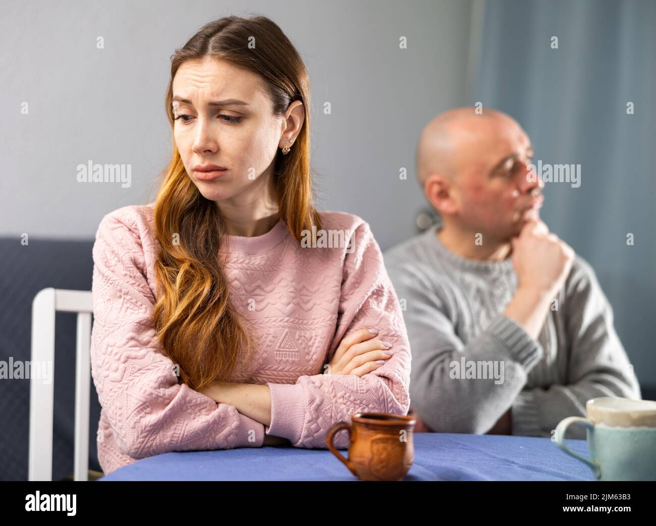 Triste femme ayant querelle avec son mari Banque D'Images