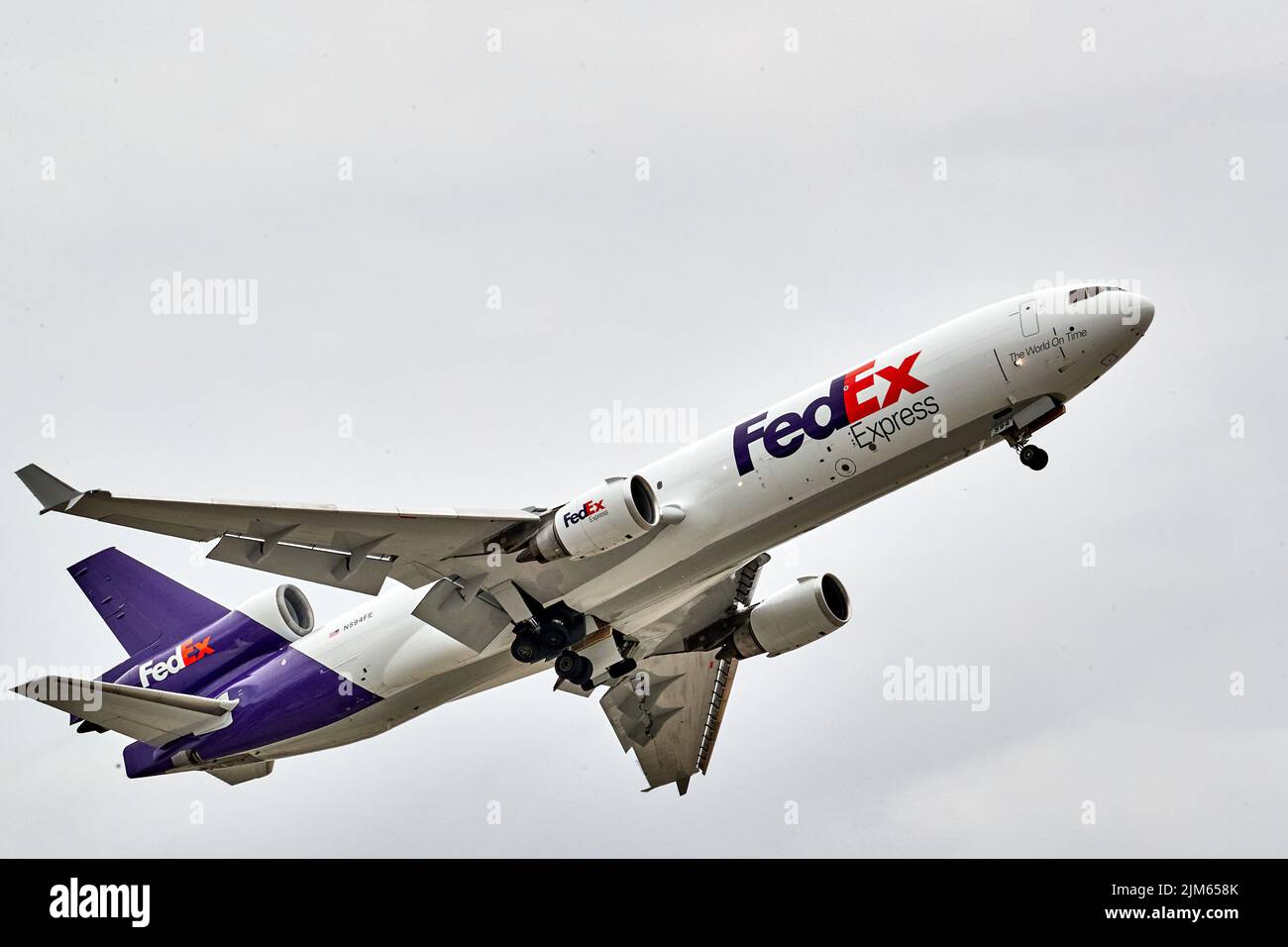 Palm Springs, Californie, États-Unis. 4th août 2022. Un FEDEX MD-11F qui fait des approches basses à l'aéroport international de Palm Springs. (Image de crédit : © Ian L. Sitren/ZUMA Press Wire) Banque D'Images