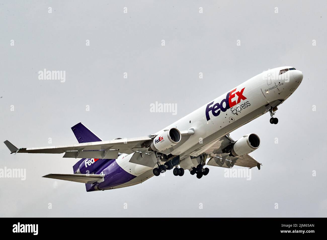 Palm Springs, Californie, États-Unis. 4th août 2022. Un FEDEX MD-11F qui fait des approches basses à l'aéroport international de Palm Springs. (Image de crédit : © Ian L. Sitren/ZUMA Press Wire) Banque D'Images