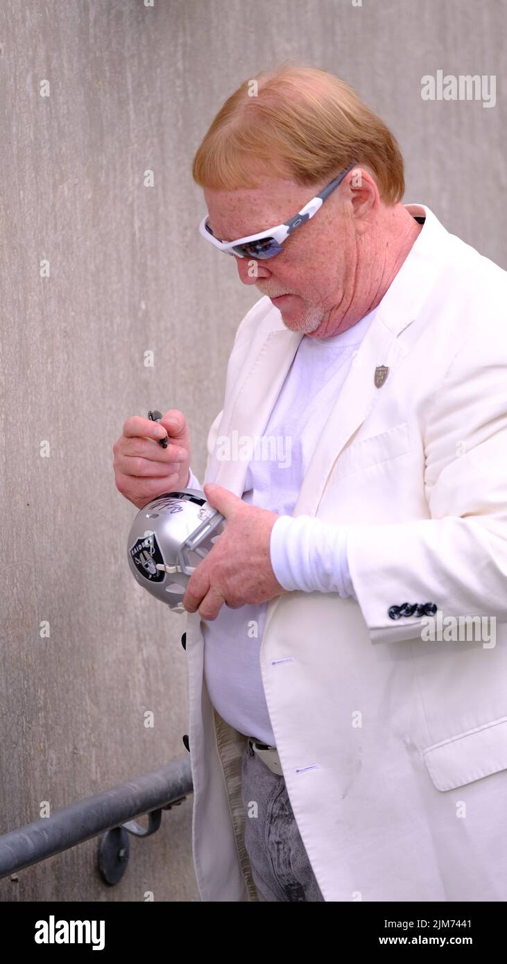 Canton, Ohio, États-Unis. 4th août 2022. Mark Davis, propriétaire des Raiders, lors du match des Jacksonville Jaguars contre Las Vegas Raiders Hall of Fame à Canton, Ohio. Jason Pohuski/CSM/Alamy Live News Banque D'Images