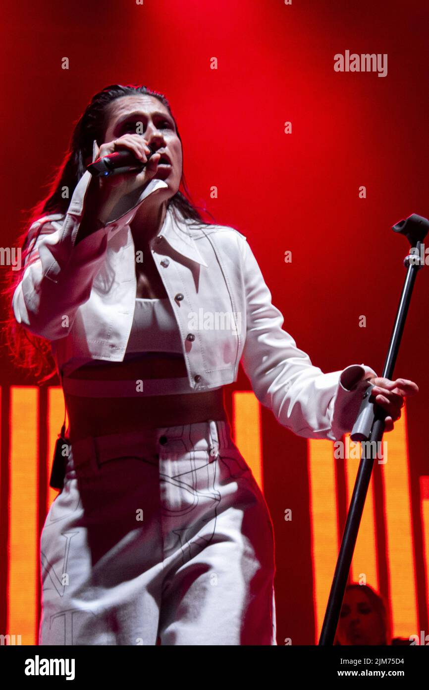 3 août 2022, Bassano del Grappa, Italie: ELISA - Retour au futur circuit en direct - Bassano del Grappa. La chanteuse italienne Elisa se produit à Bassano del Grappa, avec sa tournée « Retour au futur », dédiée à la protection de l'environnement. (Credit image: © Mimmo Lamacchia/Pacific Press via ZUMA Press Wire) Banque D'Images