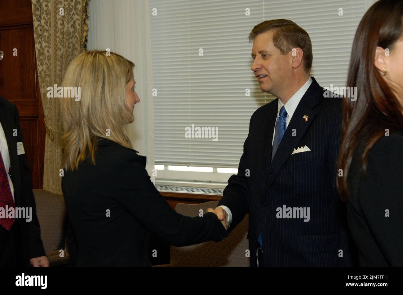 Bureau du Secrétaire adjoint (David Sampson) - Secrétaire adjoint Sampson avec Valentina Matvienko (Gouverneur Saint-Pétersbourg) Banque D'Images