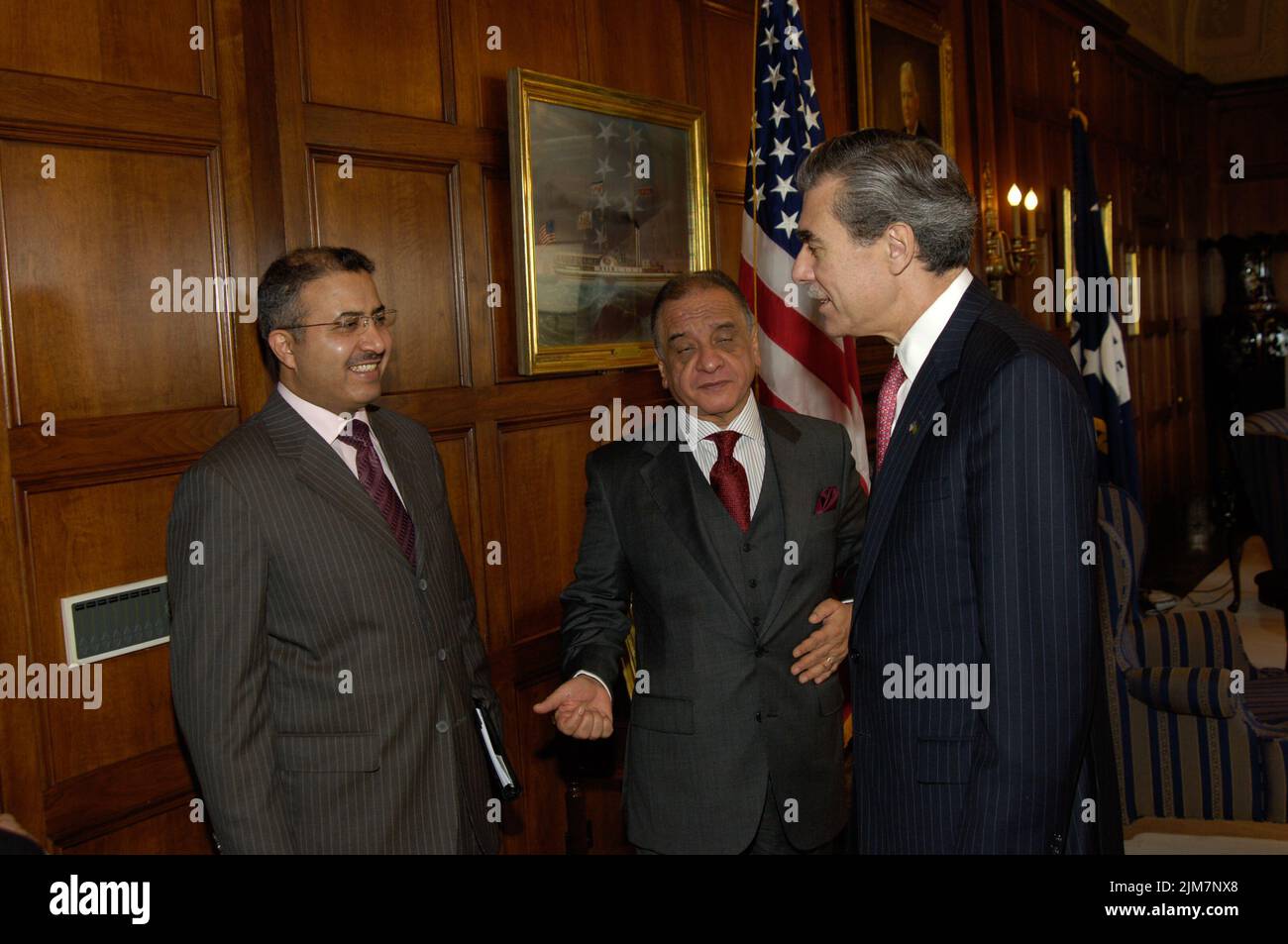 Bureau du Secrétaire (Carlos Gutierrez) - Ministre d'État saoudien Abdullah Zainal Banque D'Images