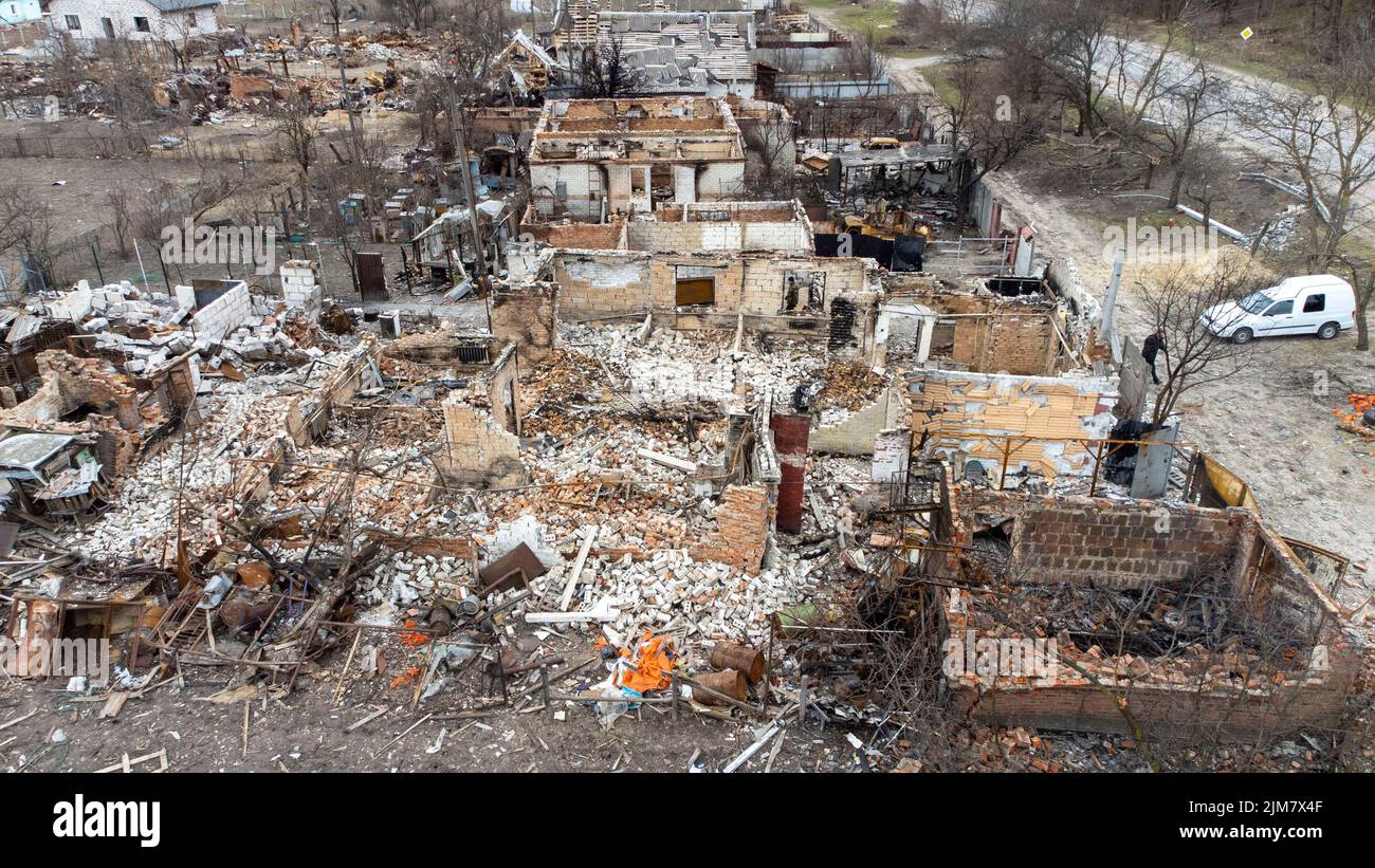 Chernihiv, Ukraine. La ville de Chernihiv dans le nord de l'Ukraine qui a été récemment encerclée par les Russes pic montre les restes bombardés du village Banque D'Images