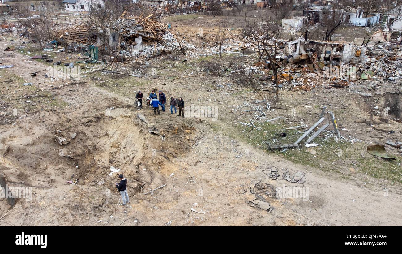 Chernihiv, Ukraine. La ville de Chernihiv dans le nord de l'Ukraine qui a été récemment encerclée par les Russes pic montre les restes bombardés du village Banque D'Images