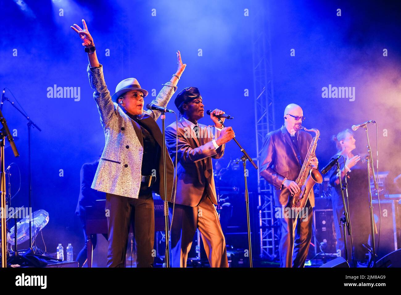 Pauline Black et Arthur 'Gapss' Hendrickson du Selecter photographié pendant le WOMAD 40th (World of Music Arts and Dance) tenu à Charlton Park , Malmesbury le jeudi 28 juillet 2022 . Photo de Julie Edwards. Banque D'Images