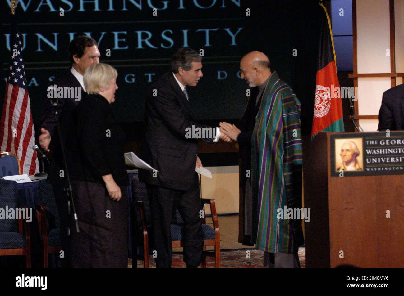 Bureau du Secrétaire (Carlos Gutierrez) - Secrétaire Gutierrez avec le Président afghan Hamid Karzai Banque D'Images