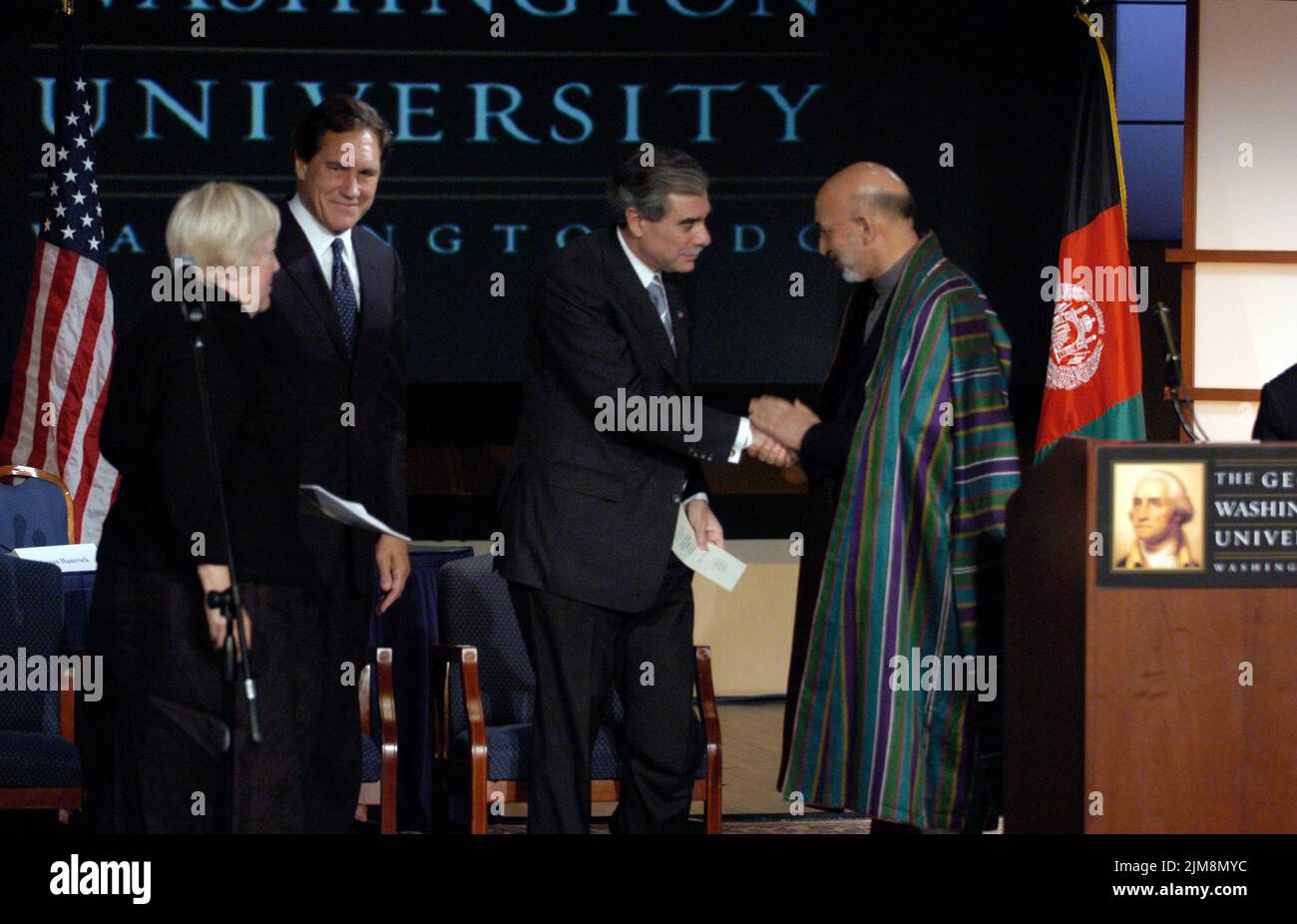 Bureau du Secrétaire (Carlos Gutierrez) - Secrétaire Gutierrez avec le Président afghan Hamid Karzai Banque D'Images