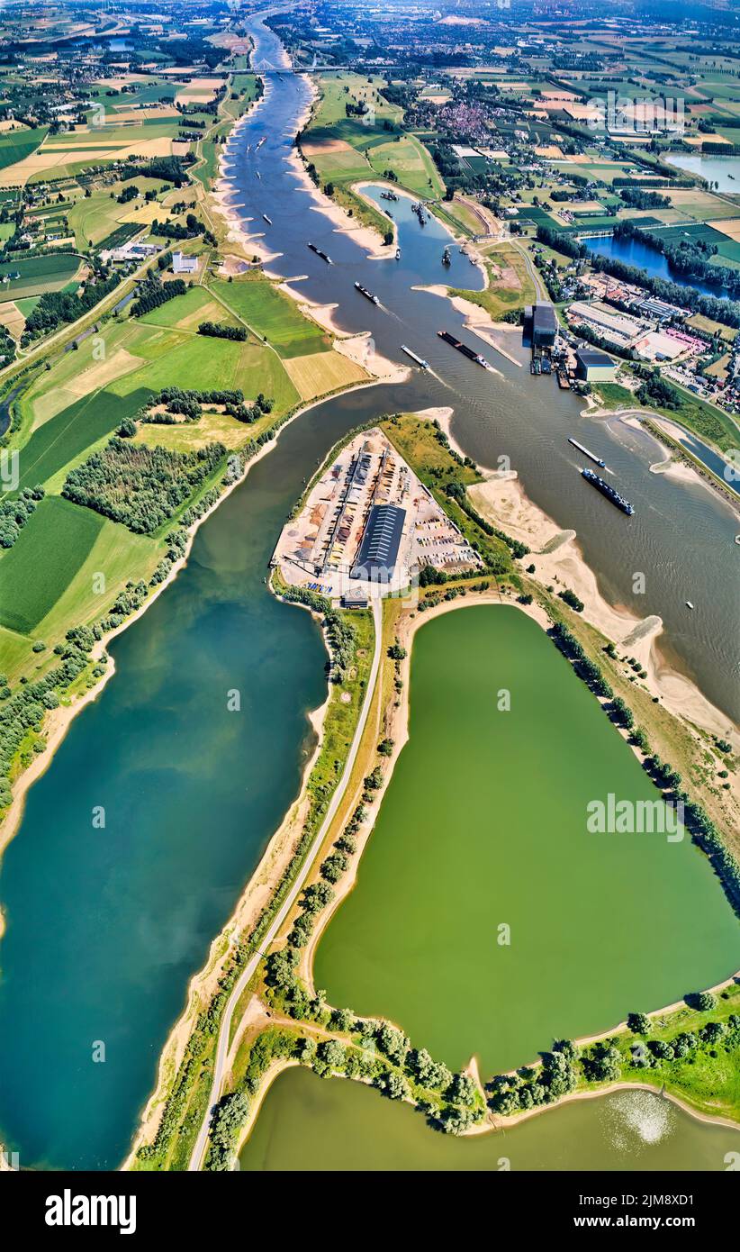 Tir de drone de la rivière Maas avec la plaine d'inondation. Banque D'Images