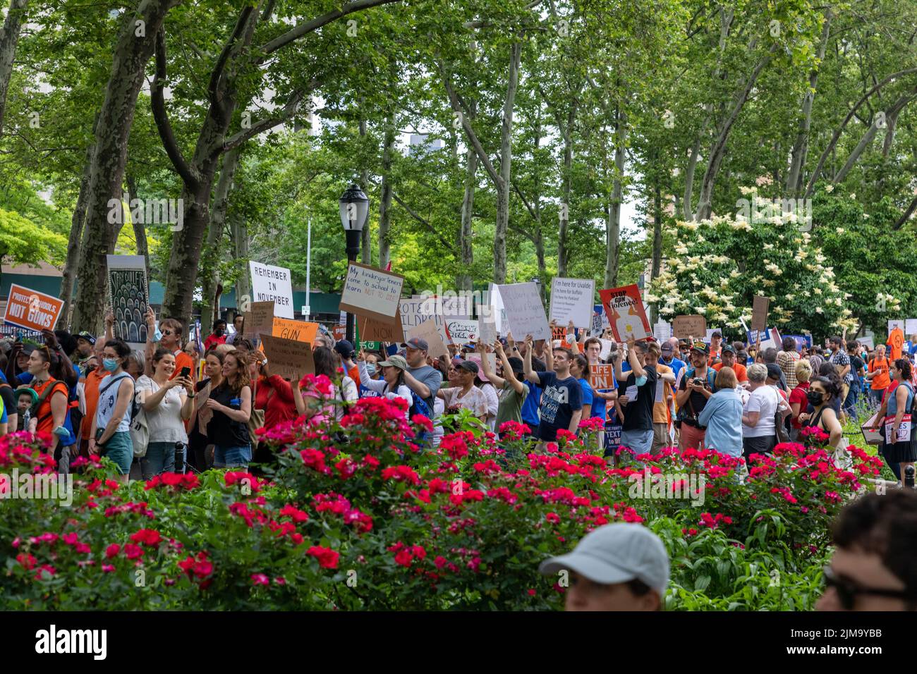 La Marche pour nos vies proteste depuis Cadman Plaza au-dessus du pont de Brooklyn, New York, États-Unis Banque D'Images