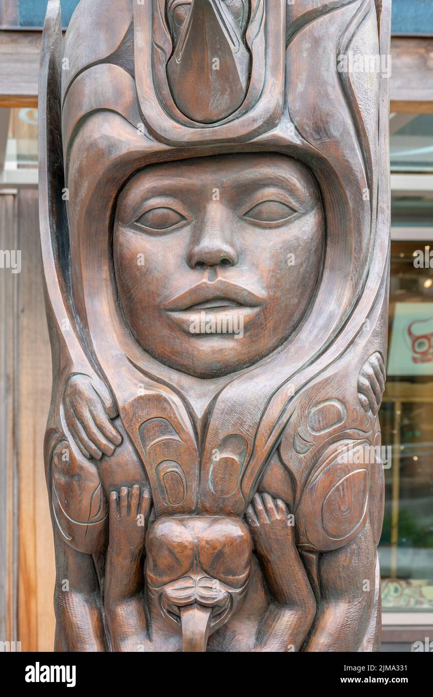 Juneau, Alaska - 27 juillet 2022 : détail extérieur de l'Institut du patrimoine de Sealaska. Banque D'Images