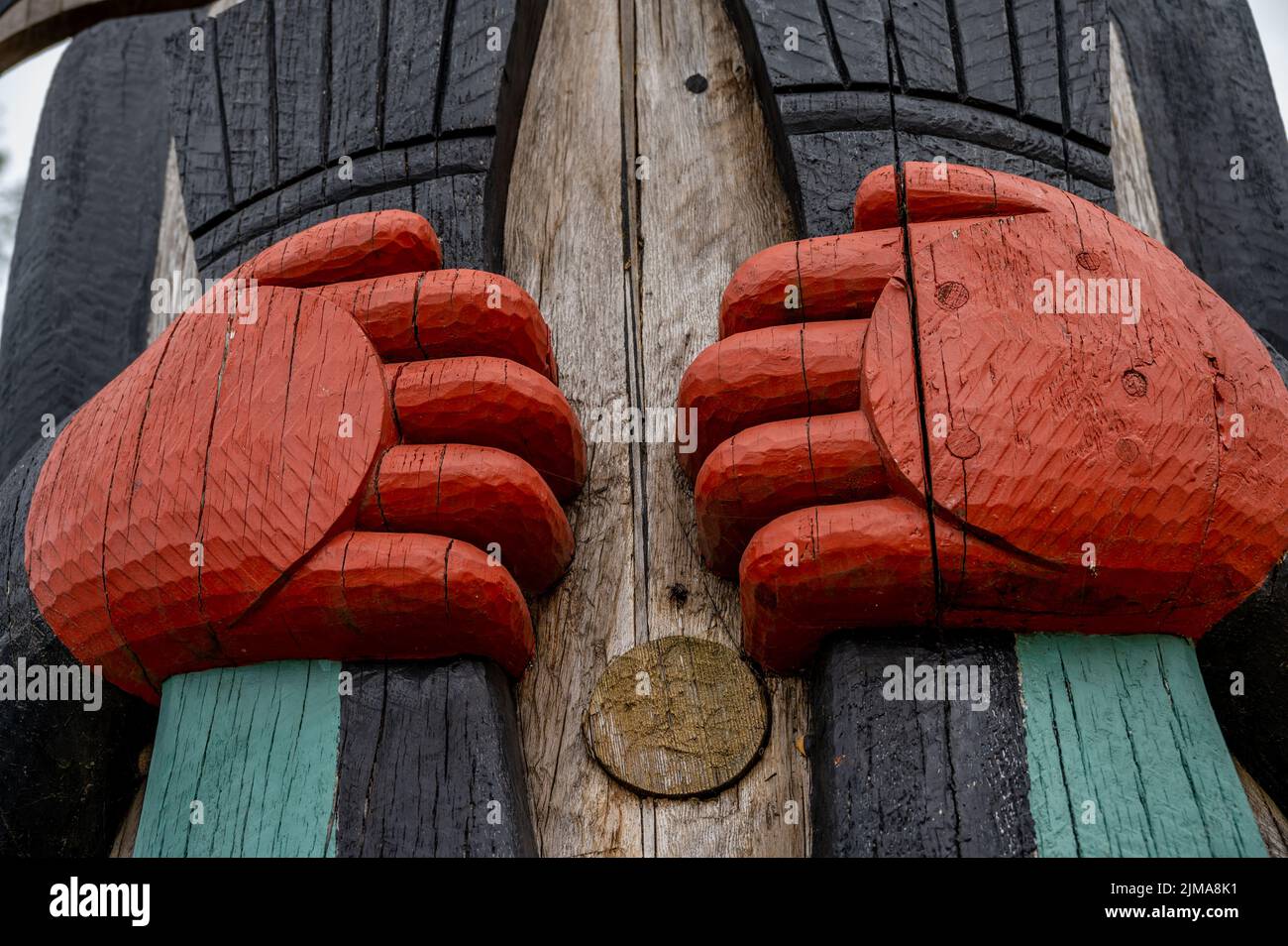 Ketchikan, Alaska - 29 juillet 2022 : mâts totémiques Tlinget à Ketchikan. Banque D'Images