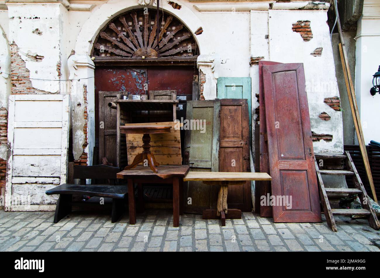 Vieux meubles à vendre Banque D'Images