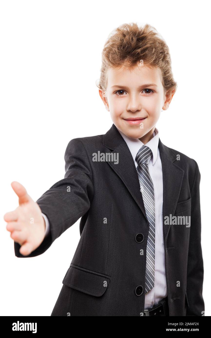 Sourire enfant garçon en costume d'affaires gesturant salutation de main ou réunion poignée de main Banque D'Images