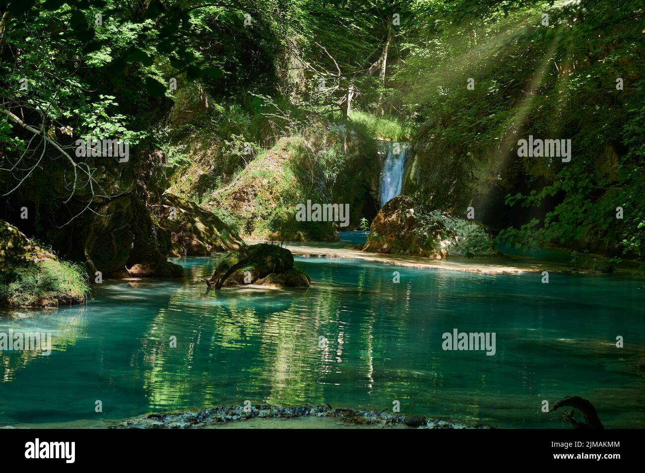 Eaux turquoises dans la rivière Urederra, Baquedano, Navarre, Espagne, Europe Banque D'Images