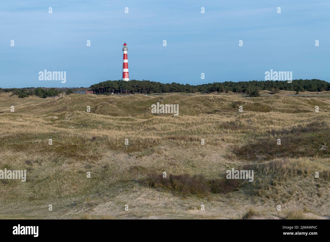 Phare de l'île hollandaise Ameland avec dunes Banque D'Images