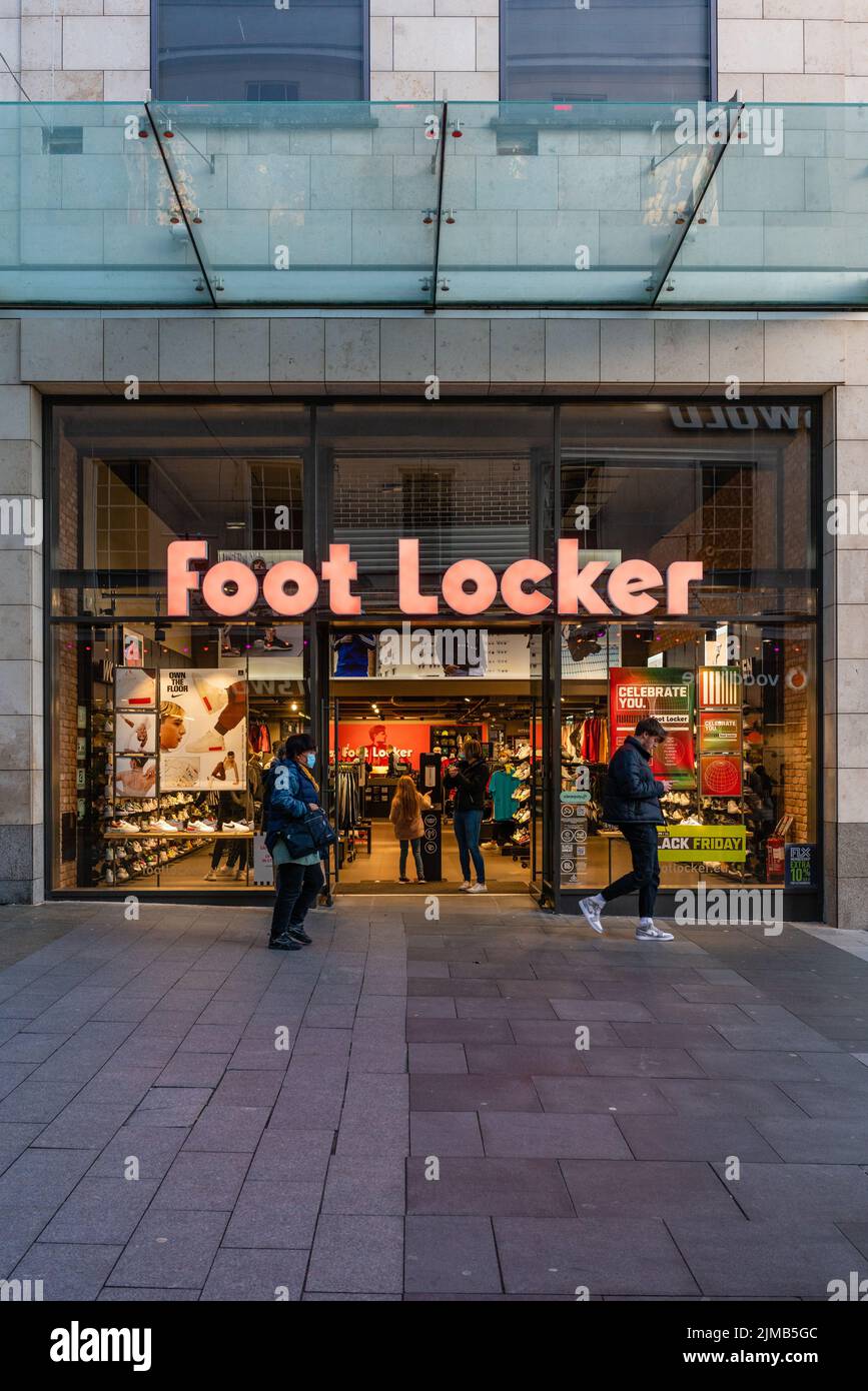 Une photo verticale du foot Locker, le centre commercial Drake Circus Banque D'Images