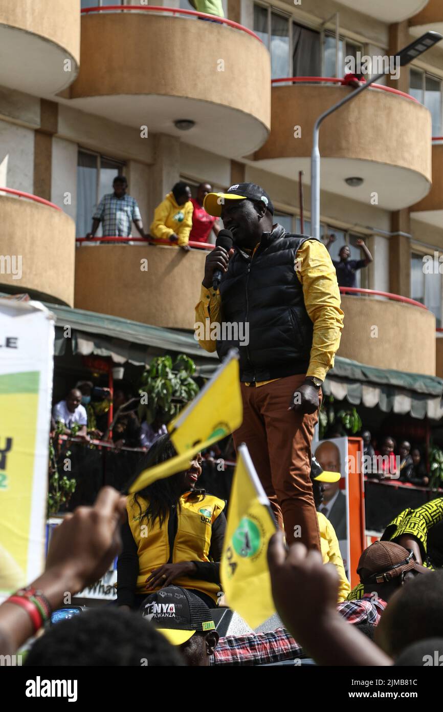 Nakuru, Kenya. 05th août 2022. Le candidat à la présidence de l'Alliance kényane Kwanza, le Dr William Ruto, s'adresse à ses partisans lors d'un rassemblement de campagne dans le district commercial central de Nakuru avant l'élection générale du 9th août. Le Kenya se dirige vers des élections législatives la semaine prochaine, après des mois de campagnes politiques qui se terminent officiellement sur 6 août 2022. (Photo de James Wakibia/SOPA Images/Sipa USA) crédit: SIPA USA/Alay Live News Banque D'Images