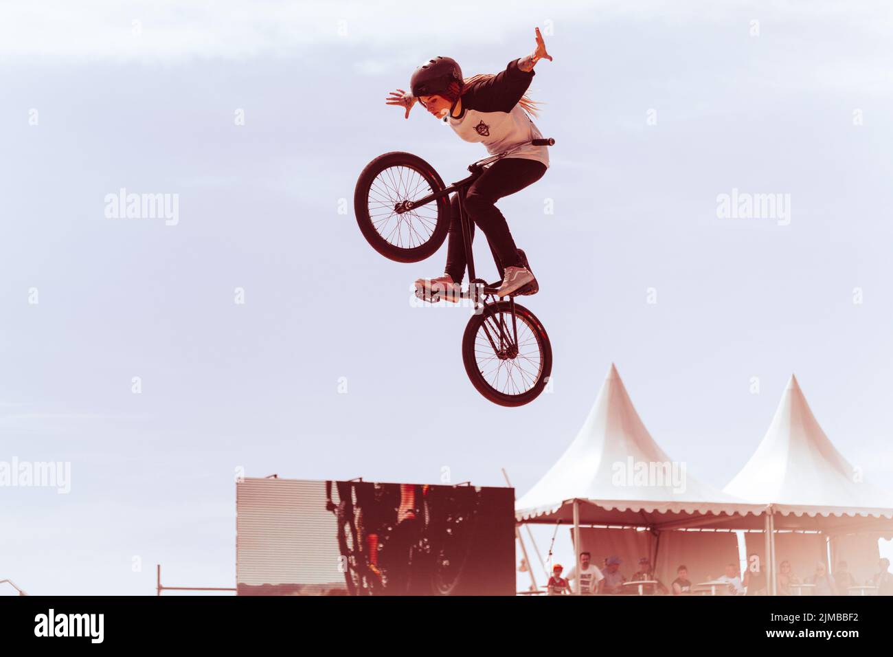 IMAGIN manifestations sportives d'été extrêmes, Barcelone. Divers sports extrêmes sur l'eau et la terre Banque D'Images