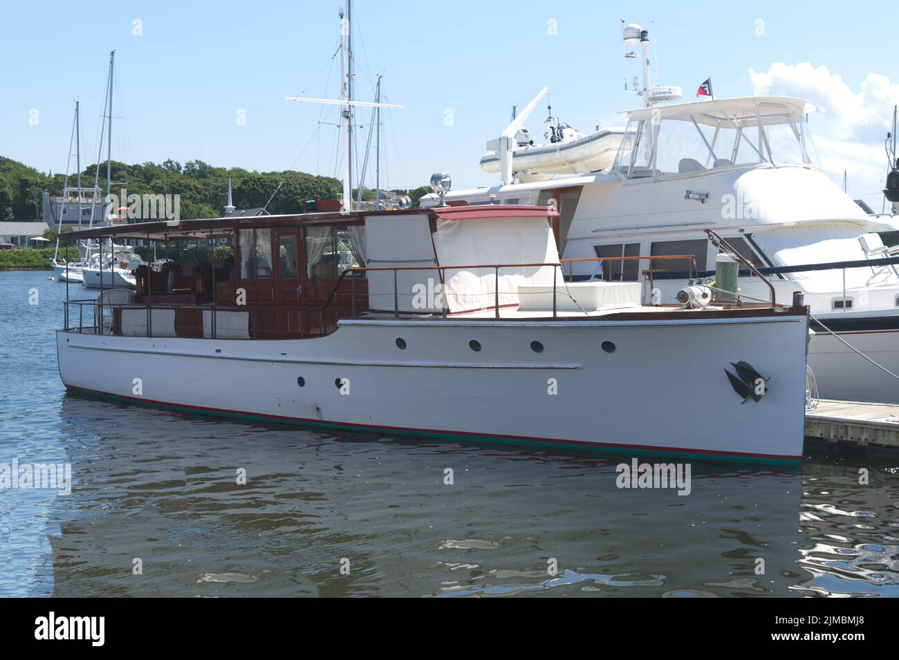 Bateau à moteur historique 'Cheerio' construit en 1929, ancré dans le port de Falmouth, Massachusetts, sur Cape Cod. Banque D'Images