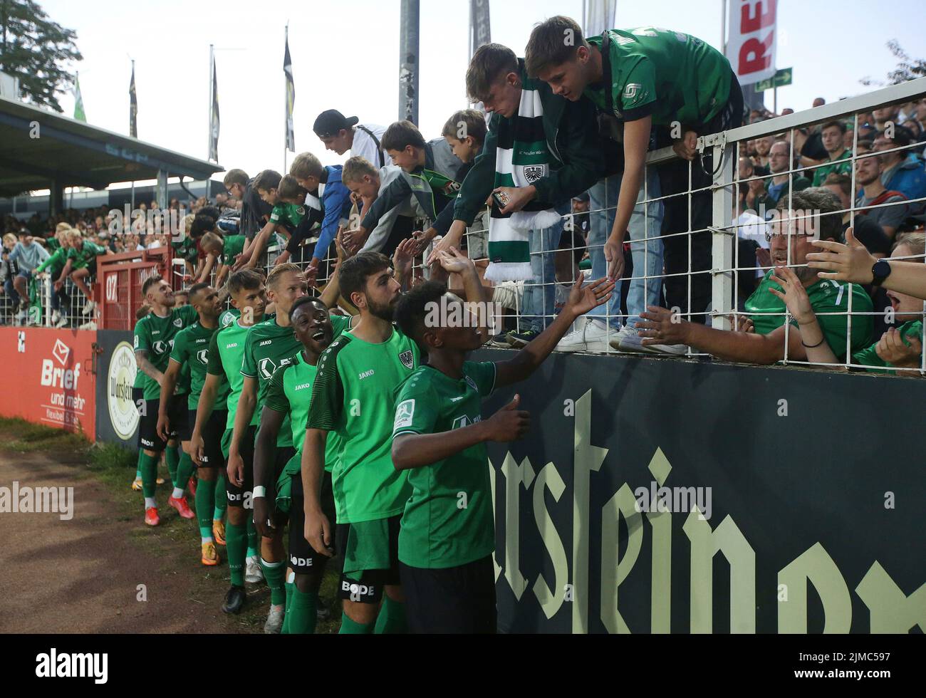 Firo: 05.08.2022, football, soccer: Saison 2022/2023, 22/23 Regionalliga Ouest: 3rd rencontre Prusse Munster, Muenster, SCP, Prusse - 1. FC Bocholt 5:0 Prusse Munster, Muenster, SCP, Prusse, joueurs, Chez, les fans $worldrights, nos conditions générales s'appliquent, peuvent être consultées sur www.firosportphoto., copyright by firo sportphoto: Coesfelder Str. 207 D-48249 Dulmen www.firosportphoto.de mail@firosportphoto.de Détails du compte: (V olksbank B ochum - W itten ) IBAN : DE68430601290341117100 BIC : GENODEM1BOC tel: 49-2594-9916004 Fax: 49-2594-9916005 Banque D'Images