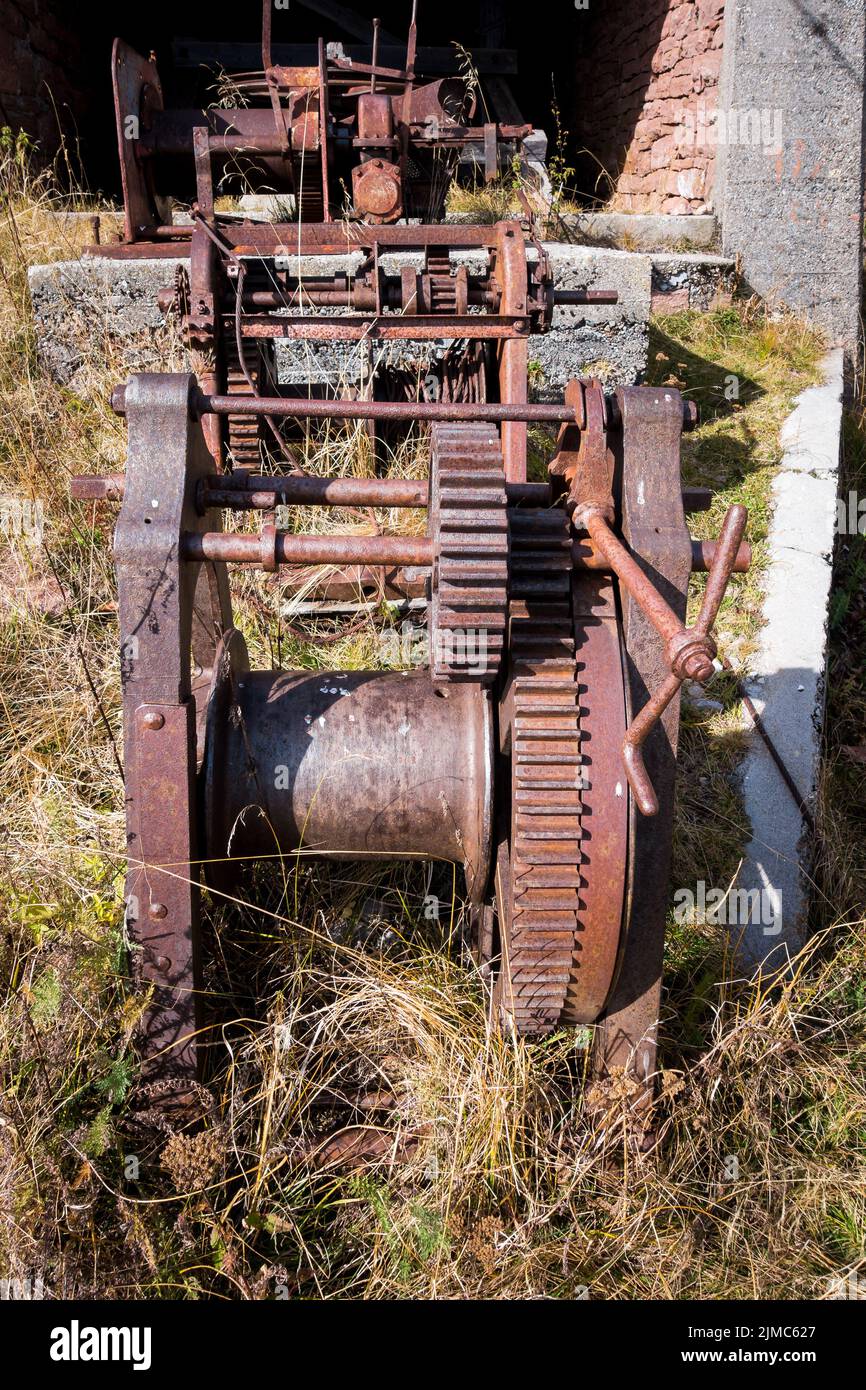 Engrenages rouillés et mécanisme de treuil. Anciennes machines. Banque D'Images