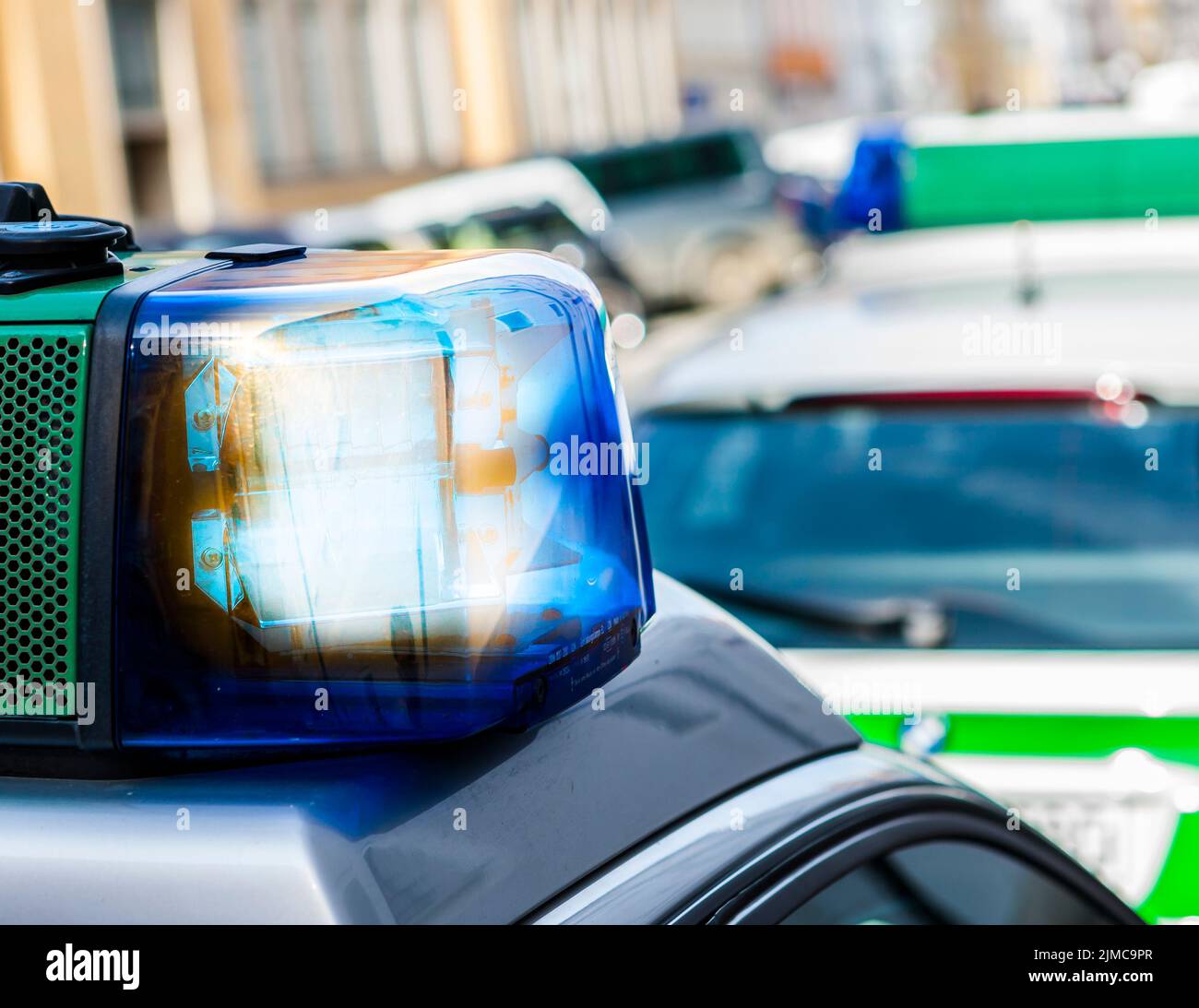 Voiture de patrouille de la police une alarme bleue Banque de ...