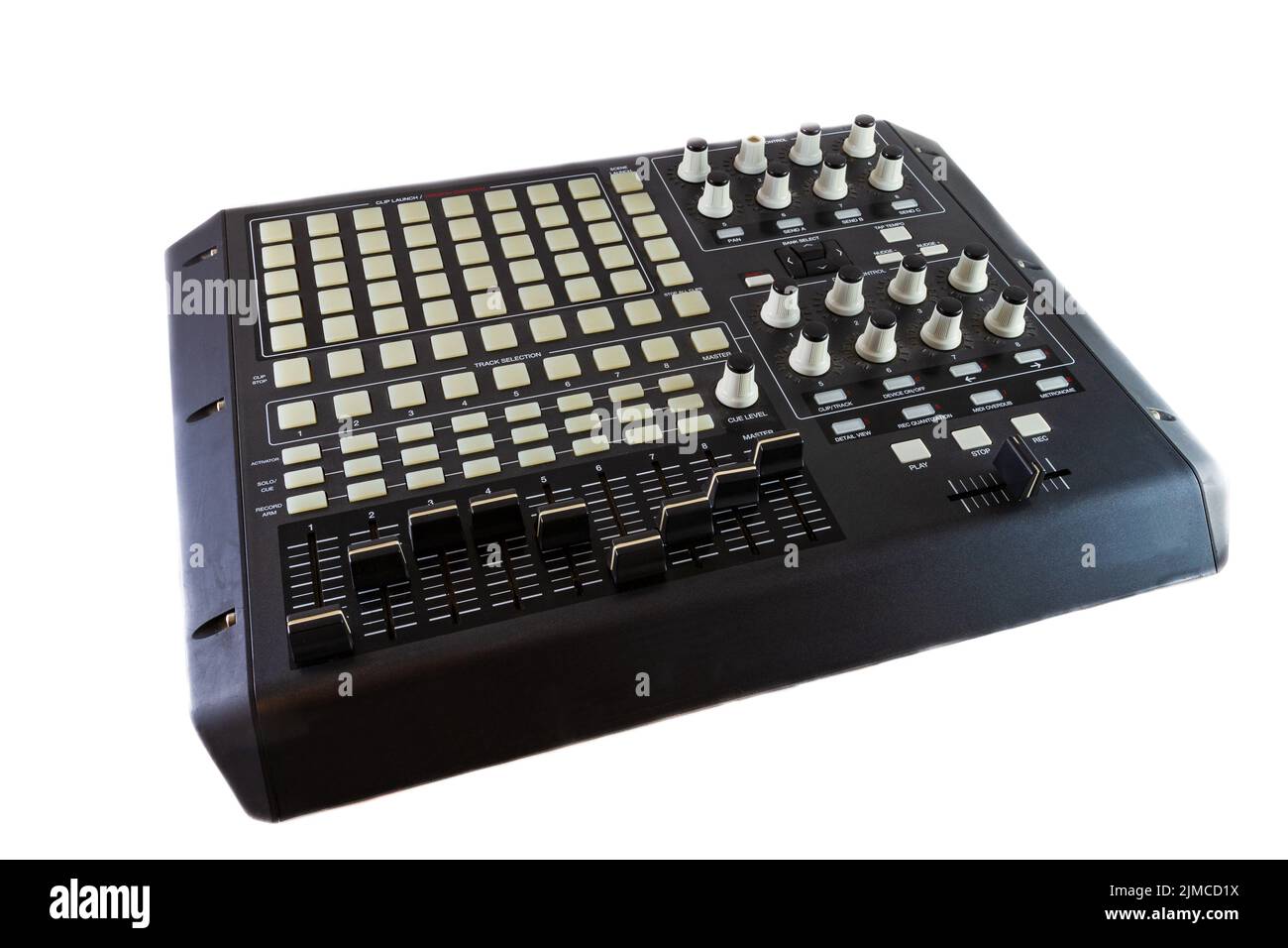 Studio Controller Desk pour la production de musique électronique et le mixage de musique sur fond blanc Banque D'Images