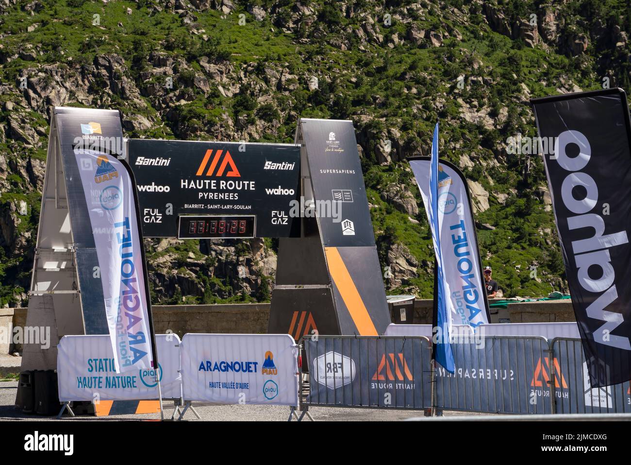 Tour de France fin de la scène au réservoir du Lac de Cap-de-long, au milieu des Pyrénées en France Banque D'Images