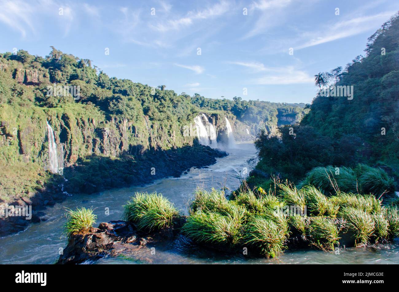 La rivière Iguazu bordant le Brésil et l'Argentine Banque D'Images