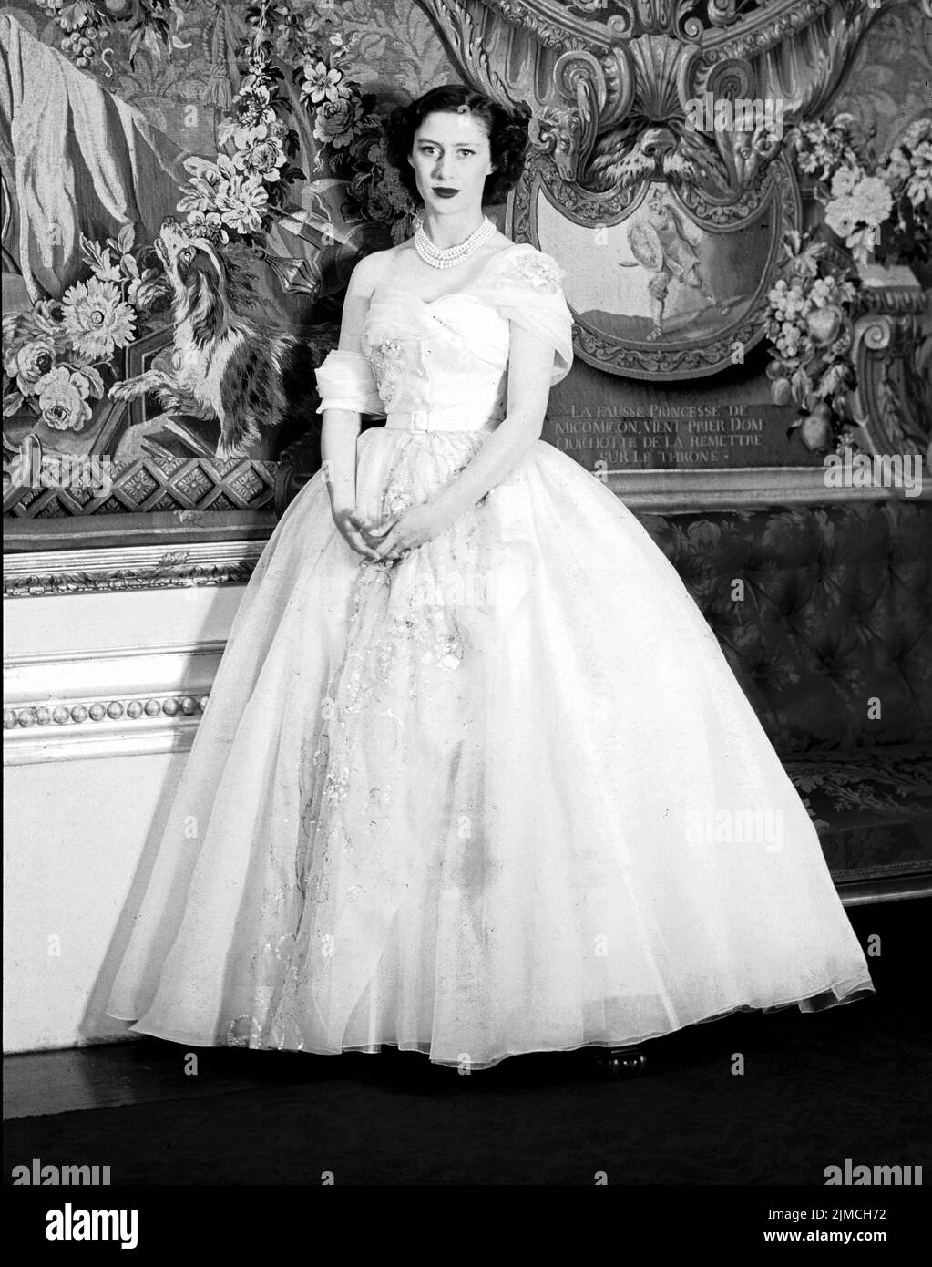 1949 Londres Angleterre Royaume Uni LA PRINCESSE MARGARET agee de 20 ans porte une belle robe de balle fluide lors d un evenement royal. Image de credit Keystone USA ZUMA Press Wire Photo