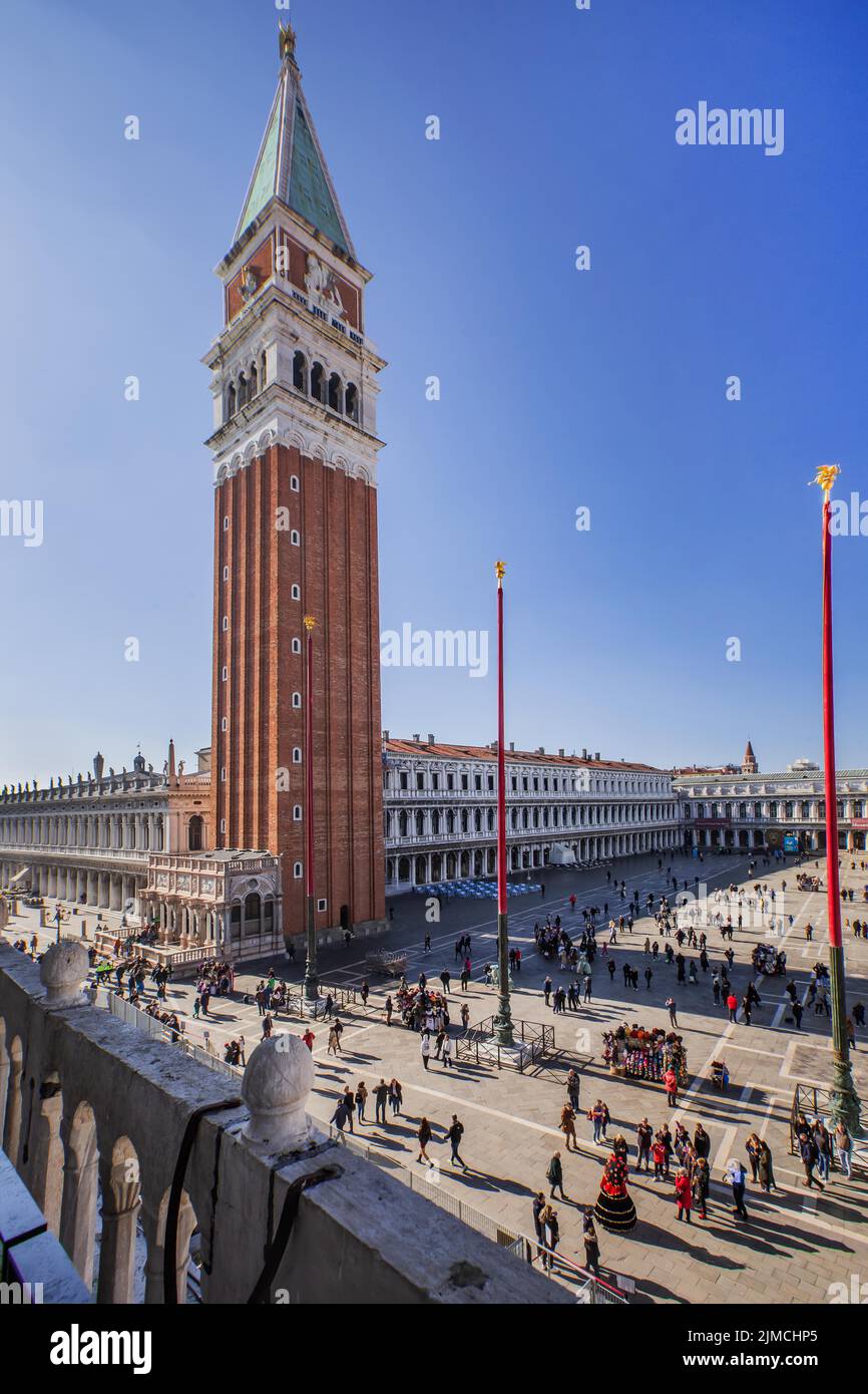 Place Saint-Marc avec Campanile et les Procuraties, Venise, Vénétie, Mer Adriatique, Italie du Nord, Italie Banque D'Images