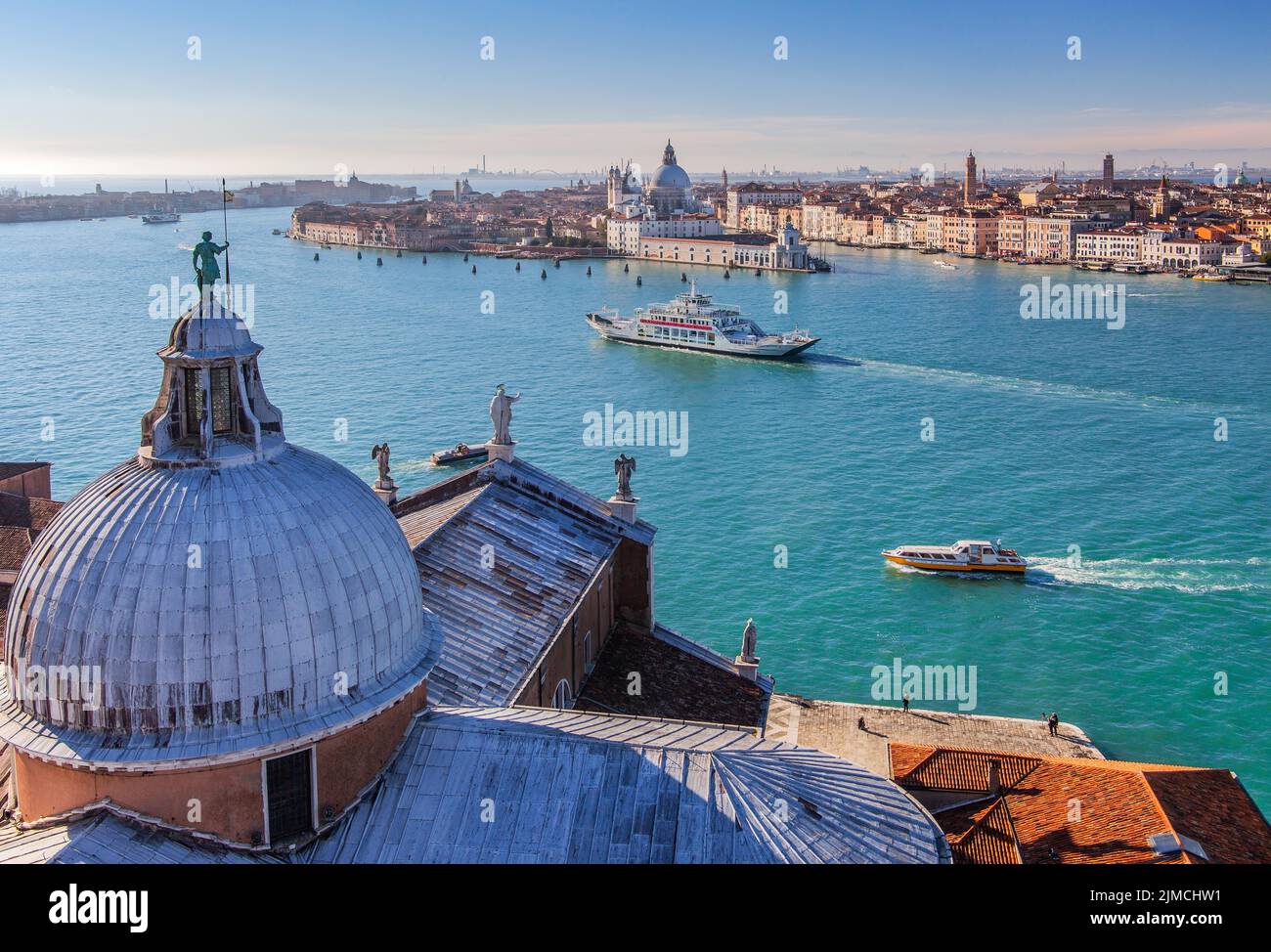 Dôme de l'église de San Giorgio Maggiore avec le lagon et la ville, Venise, Vénétie, Mer Adriatique, Italie du Nord, Italie Banque D'Images
