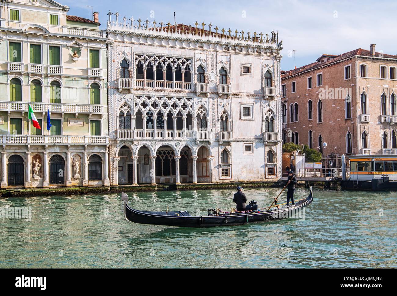 Télécabine devant le Palazzo CA Doro sur le Grand Canal, Venise, Vénétie, Mer Adriatique, Italie du Nord, Italie Banque D'Images