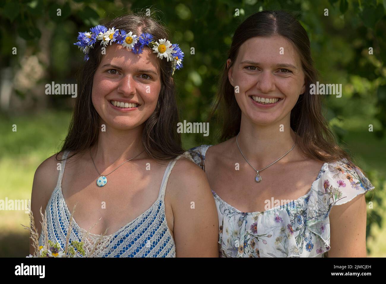 Mariée avec sœur, Mecklembourg-Poméranie occidentale, Allemagne Banque D'Images