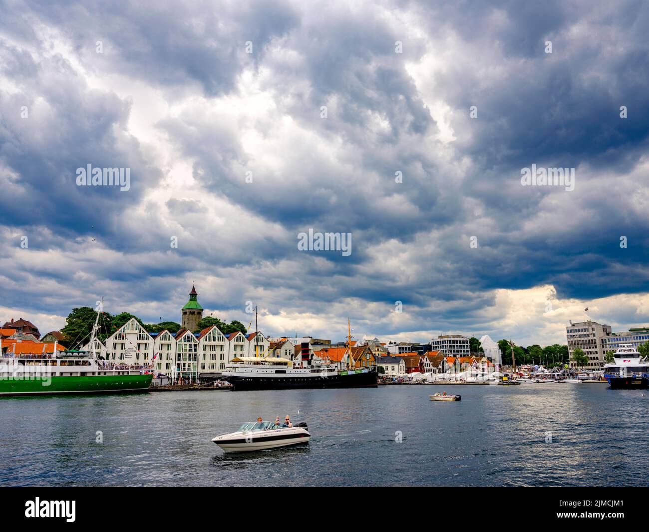 Port de Stavanger sous ciel nuageux, Rogaland, Norvège Banque D'Images