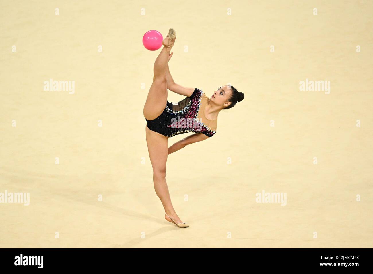 BIRMINGHAM, ROYAUME-UNI. 5th AOÛT Elizabeth Popova du pays de Galles avec le ballon lors de la finale individuelle de gymnastique rythmique à l'Utilita Arena pendant les Jeux du Commonwealth de Birmingham 2022 le vendredi 5th août 2022. (Credit: Pat Scaasi | MI News) Credit: MI News & Sport /Alay Live News Banque D'Images