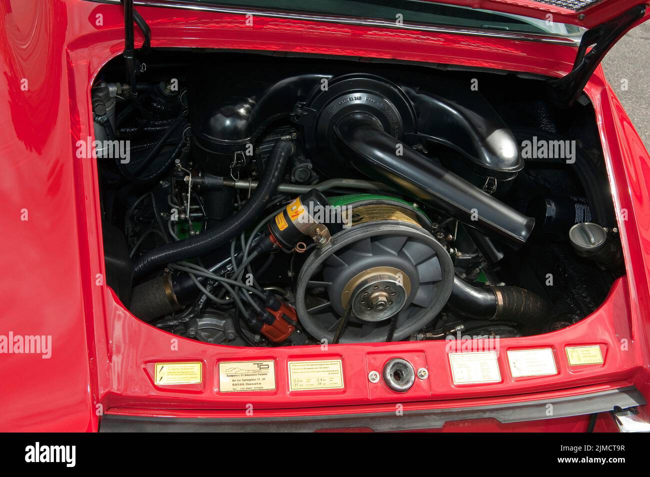 Vue dans le compartiment moteur avec le moteur de boxer refroidi par air de voiture classique voiture classique Porsche 911 E Targa de la foire Techno Classica 60s Banque D'Images