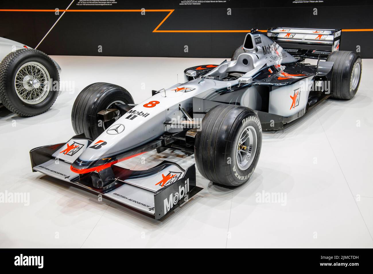 Historique F1 Formule 1 Mercedes Silver Arrow voiture de course de Mika Haekkinen, Messe Techno Classica, Essen, Rhénanie-du-Nord-Westphalie, Allemagne Banque D'Images