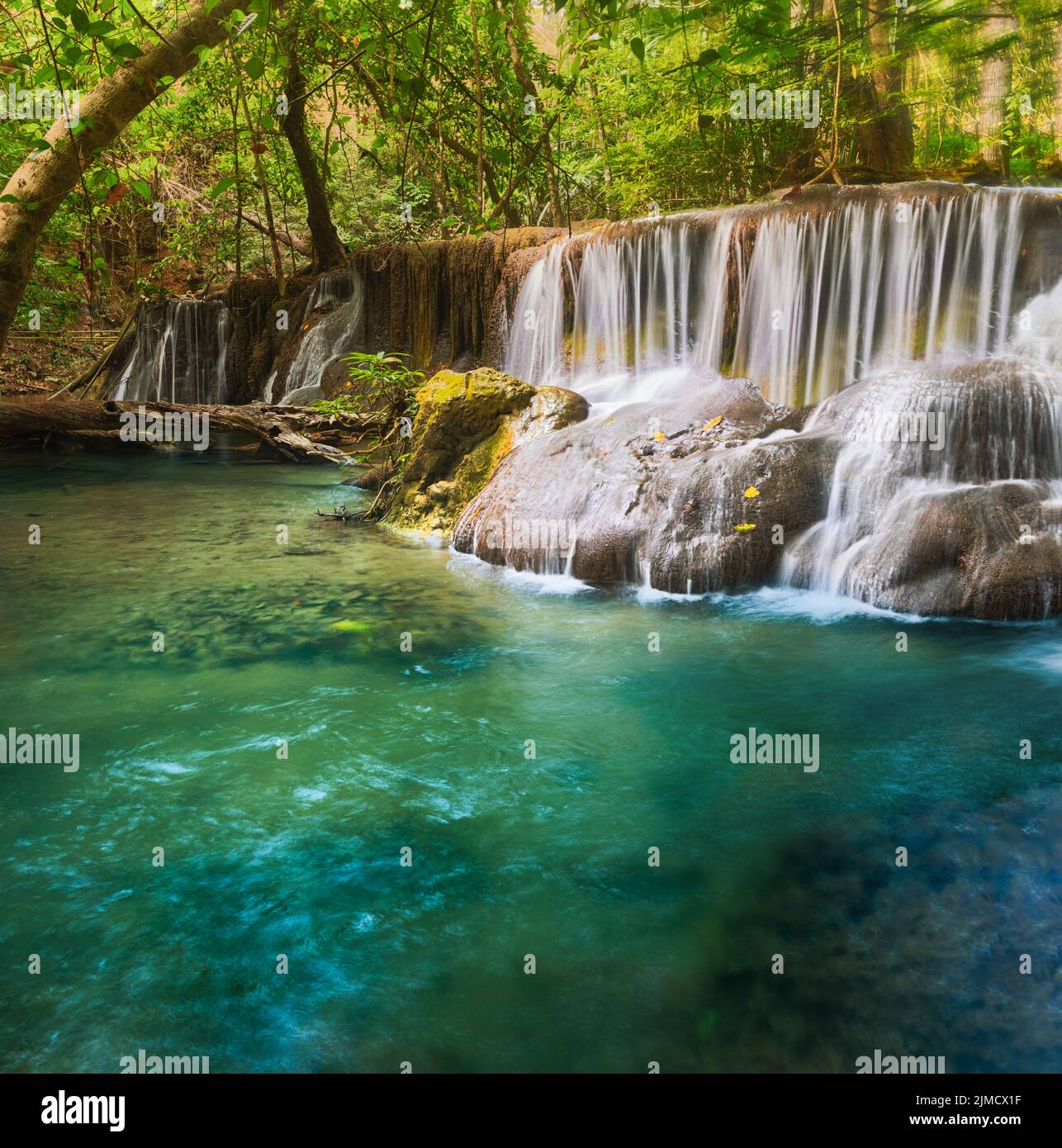 Belle cascade Huai Mae Khamin, Thaïlande Banque D'Images