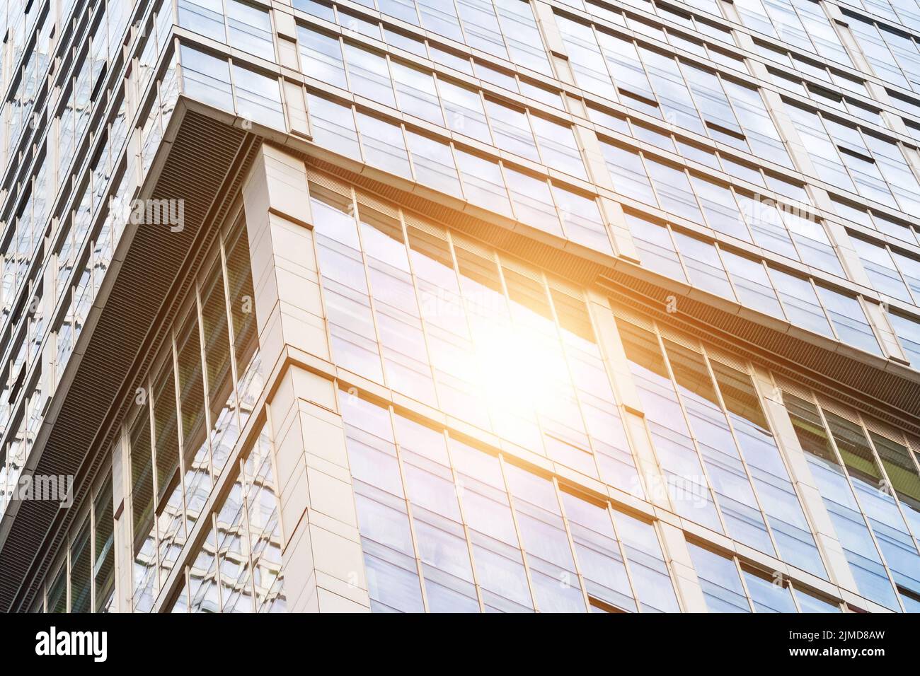 Bâtiment en verre, arrière-plan abstrait avec reflet du soleil Banque D'Images