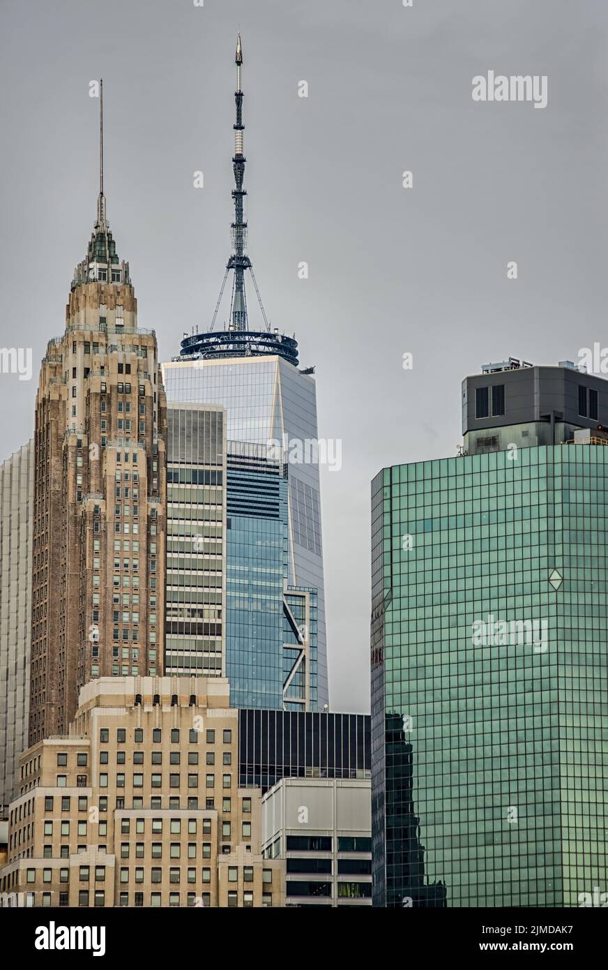Horizon de la ville de New york par une journée nuageux Banque D'Images