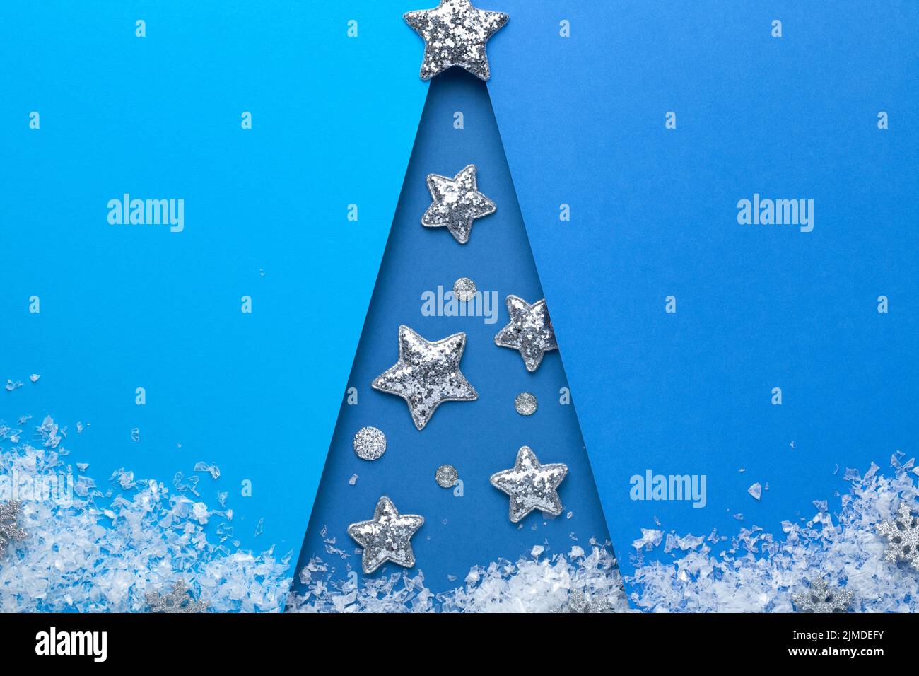 Couche plate minimaliste pour Noël avec flocons de neige Banque D'Images