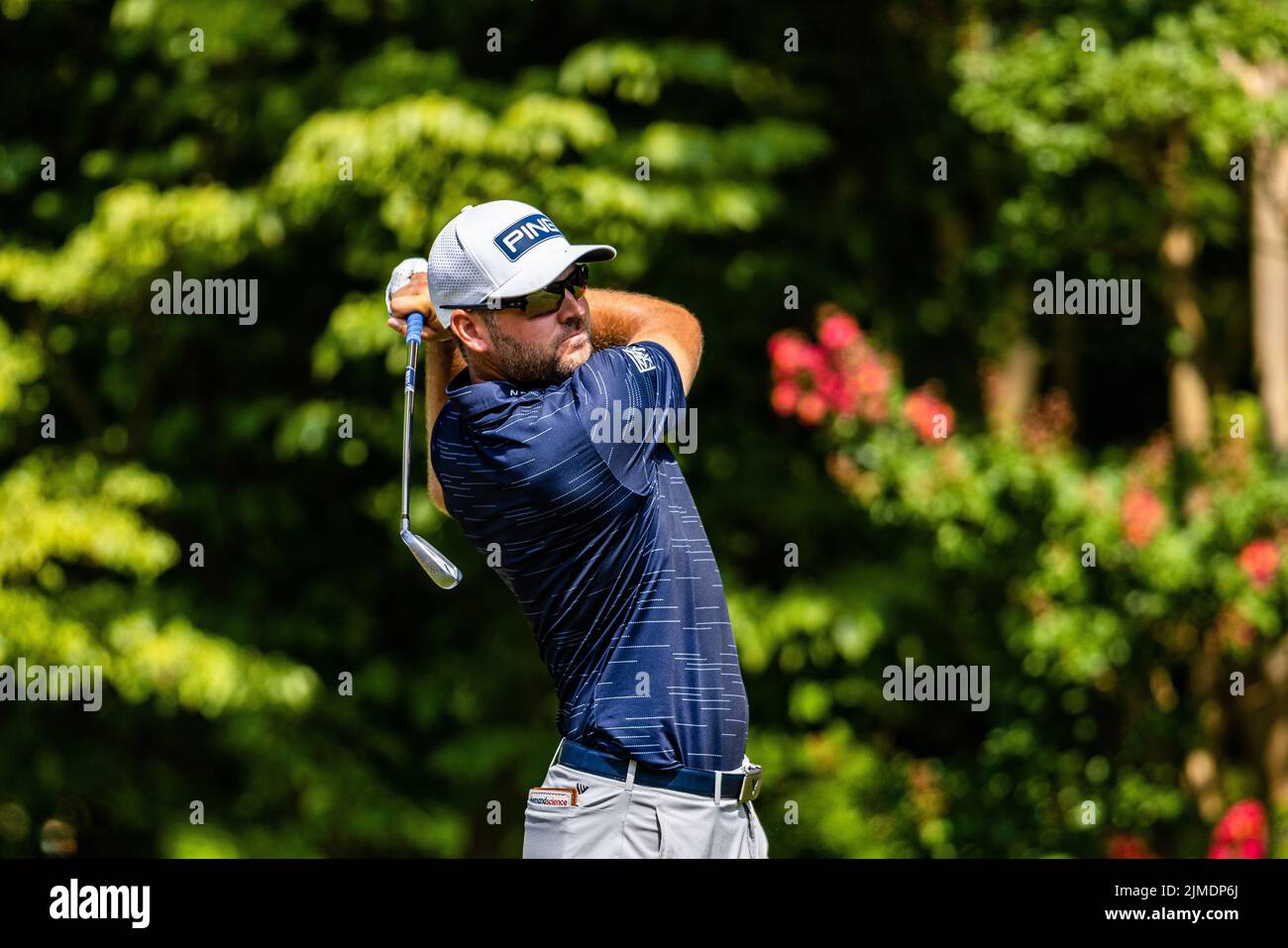 5 août 2022: Corey Conners débarque sur le sixième lors du championnat 2022 Wyndham au Sedgefield Country Club à Greensboro, NC. Scott Kinser/CSM Banque D'Images