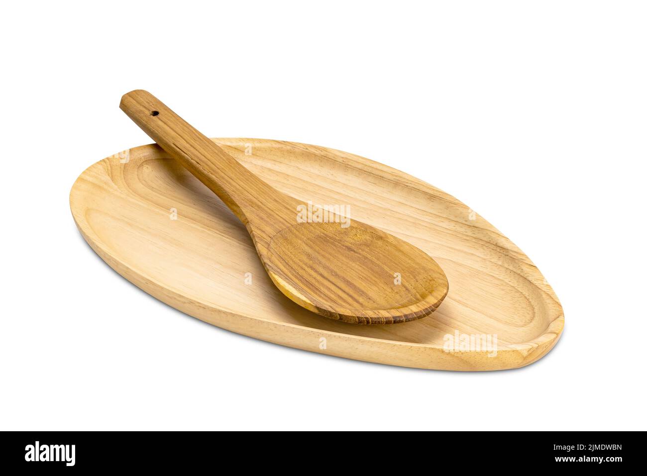 Gros plan d'un plateau en bois et d'une cuillère en bois sur fond blanc. Banque D'Images