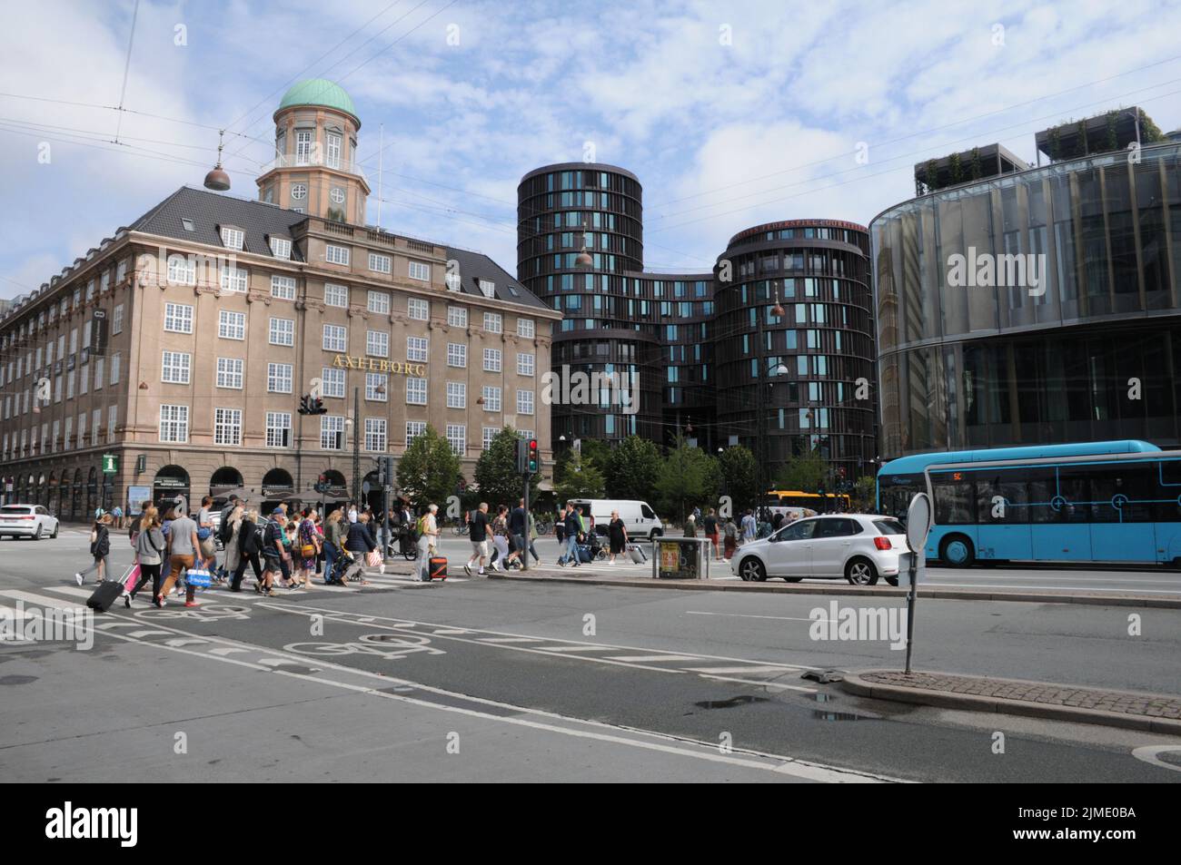 Copenhague /Danemark/05 août 2022/ place Axel torv et immense bâtiment d'Axel torv au coeur de la capitale danoise. (Photo..Francis Joseph Dean/Dean Pictures. Banque D'Images