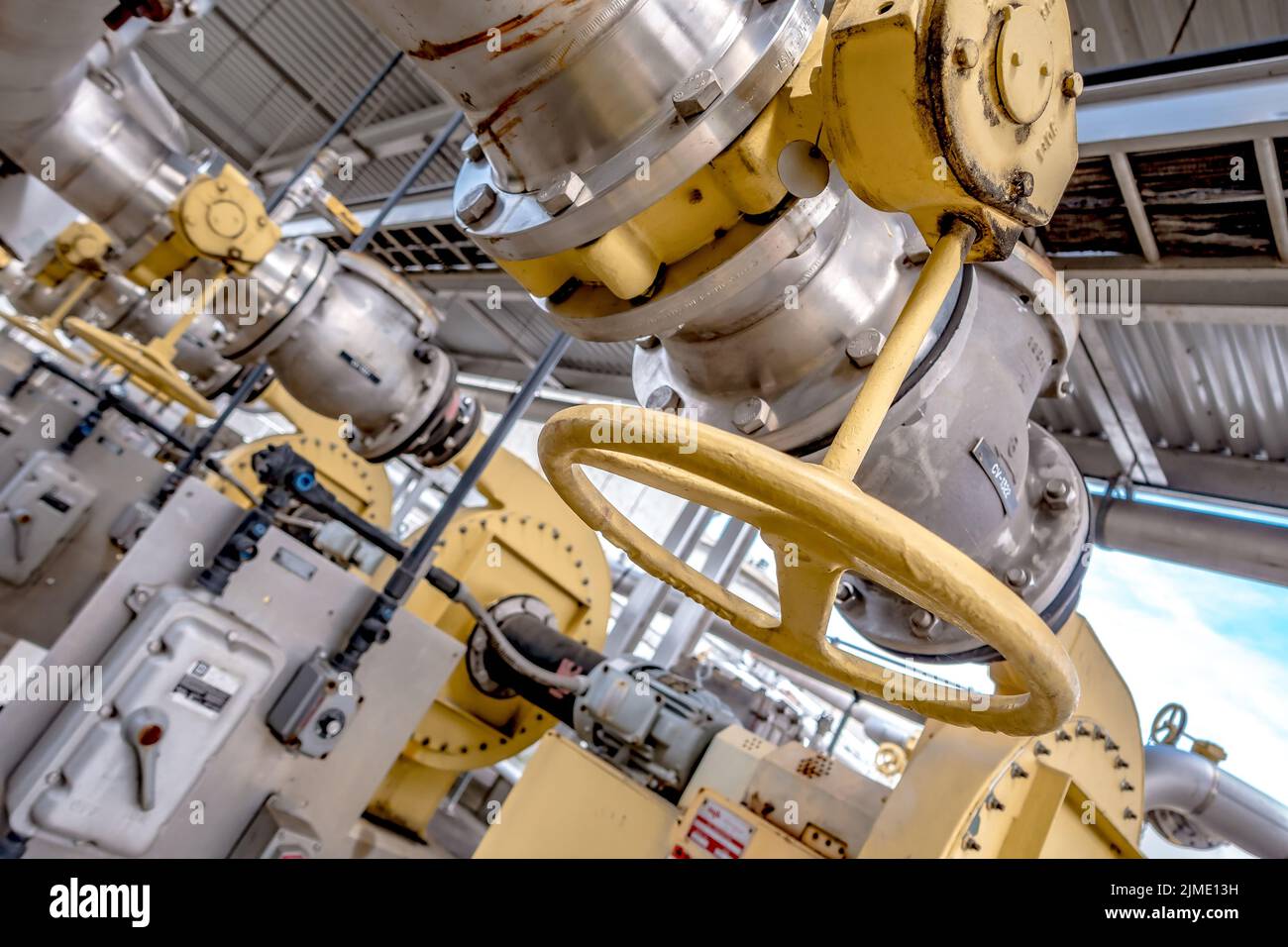 Tubes, tuyaux, machines et à turbine à vapeur d'une centrale électrique Banque D'Images