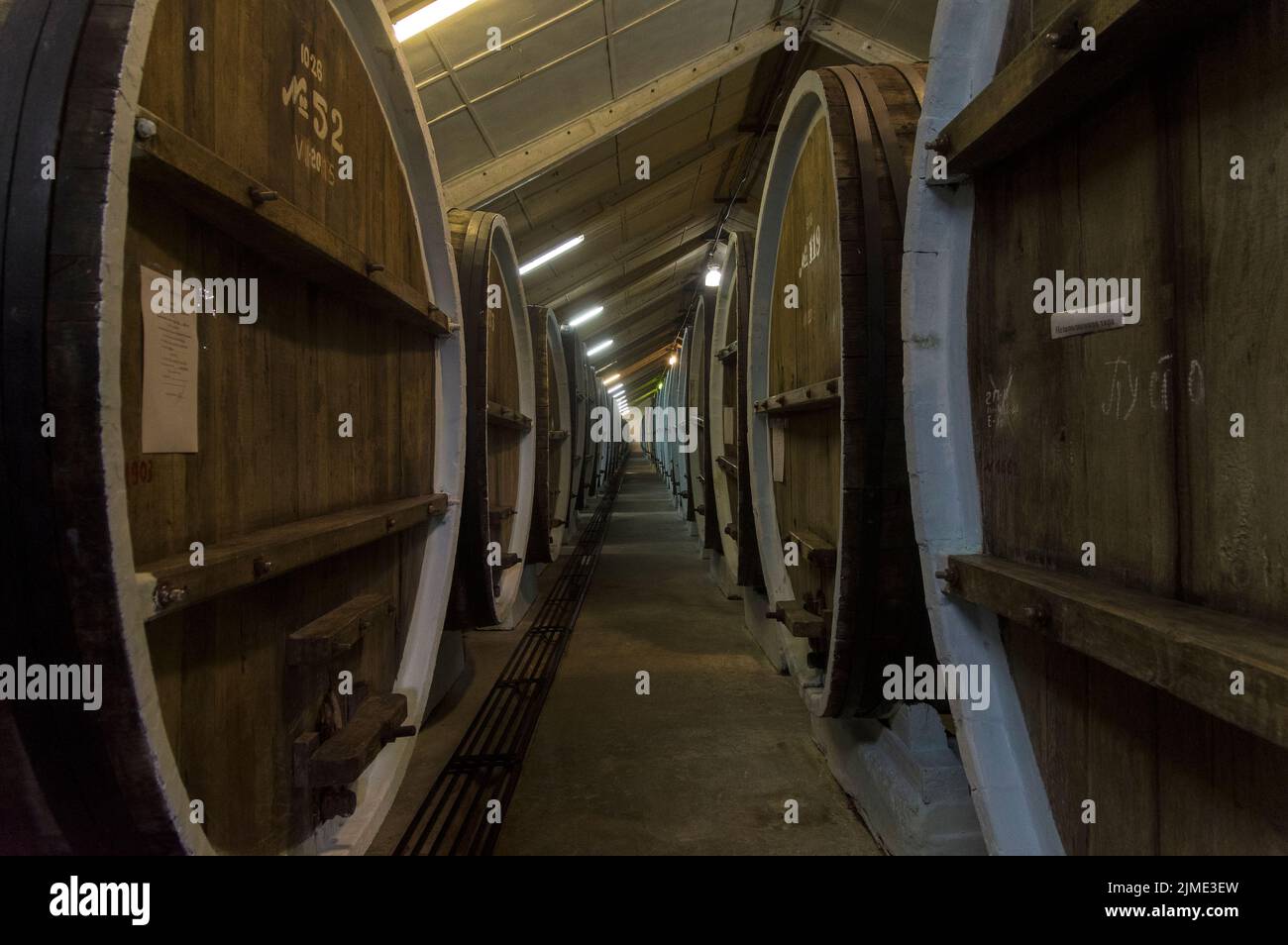 Le vin est vieilli en fûts de chêne. Crimée. Banque D'Images