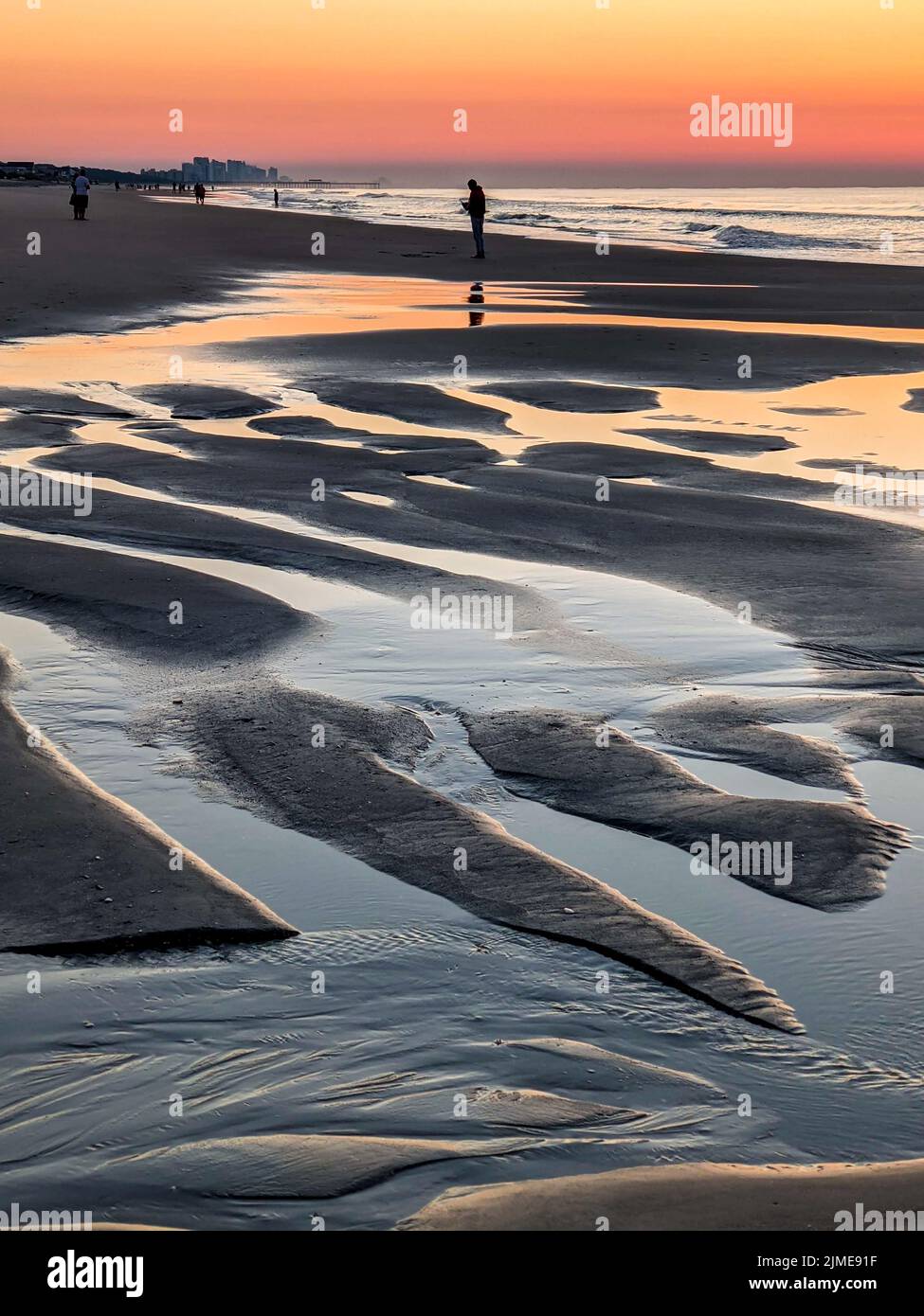 Magnifique lever de soleil sur la plage de myrte dans l'océan atlantique de caroline du Sud Banque D'Images